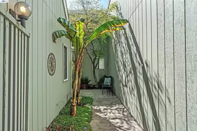 7332 Stonedale Dr, Pleasanton, CA 94588 - Photo 2