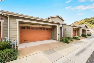 6299 Rocky Point Ct, Oakland, CA 94605 - Photo 2