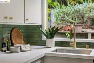 233 Capricorn Ave, Oakland, CA 94611 - Photo 18