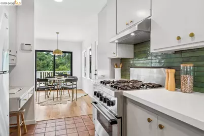 233 Capricorn Ave, Oakland, CA 94611 - Photo 20