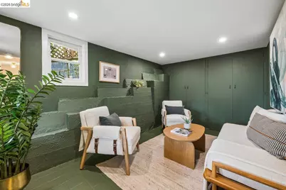 233 Capricorn Ave, Oakland, CA 94611 - Photo 26