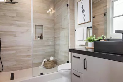 636 56th St, Oakland, CA 94609 - Photo 30