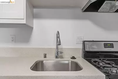 769 17th St, Oakland, CA 94612 - Photo 38