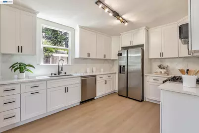 6927 Sunkist Dr, Oakland, CA 94605 - Photo 8