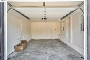 6927 Sunkist Dr, Oakland, CA 94605 - Photo 28