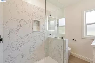 6927 Sunkist Dr, Oakland, CA 94605 - Photo 26