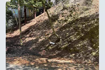 6390 Longcroft Dr, Oakland, CA 94611 - Photo 14