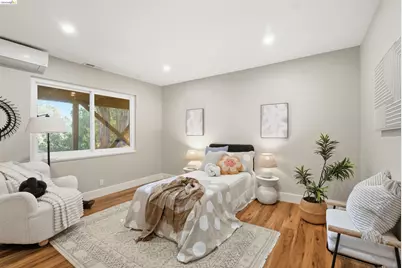 6416 Valley View Rd, Oakland, CA 94611 - Photo 24