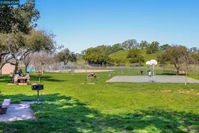 270 Willow Lake Dr, Martinez, CA 94553 - Photo 30