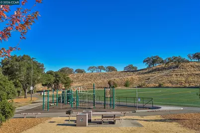 270 Willow Lake Dr, Martinez, CA 94553 - Photo 32