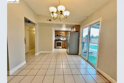 3839 Moonbeam Dr, Sacramento, CA 95827 - Photo 4