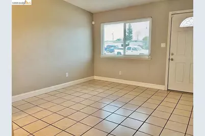 3839 Moonbeam Dr, Sacramento, CA 95827 - Photo 2