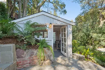 5900 Marden Ln, Oakland, CA 94611 - Photo 36