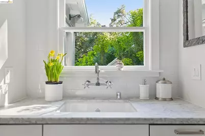 5900 Marden Ln, Oakland, CA 94611 - Photo 24