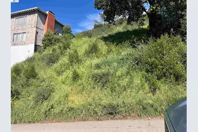 8712 Burr St, Oakland, CA 94621 - Photo 2