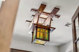 360 Alcatraz Ave, Oakland, CA 94618 - Photo 8