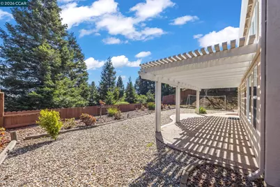 154 Panorama Dr, Benicia, CA 94510 - Photo 32