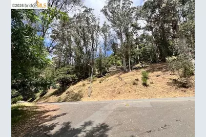 5847 Ascot Dr, Oakland, CA 94611 - Photo 20