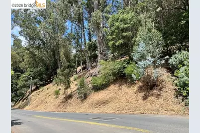 5847 Ascot Dr, Oakland, CA 94611 - Photo 14