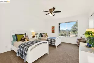 10565 Englewood Dr, Oakland, CA 94605 - Photo 32