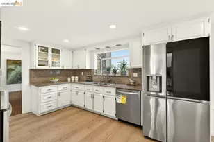 10565 Englewood Dr, Oakland, CA 94605 - Photo 14