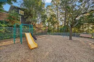 230 Fairlawn Dr, Berkeley, CA 94708 - Photo 44