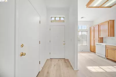 1759 Laurelgrove Ln, Tracy, CA 95376 - Photo 2