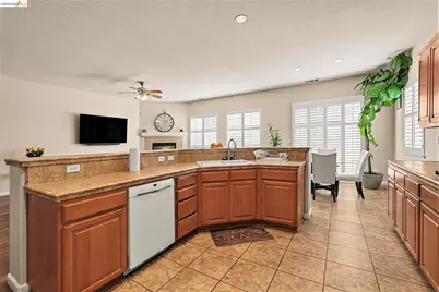 161 Monet Dr, Oakley, CA 94561 - Photo 2