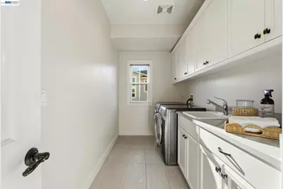 201 Willowbrook Ln, Moraga, CA 94556 - Photo 22