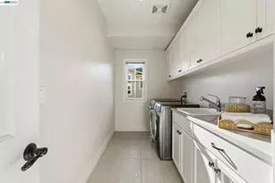 201 Willowbrook Ln, Moraga, CA 94556 - Photo 22