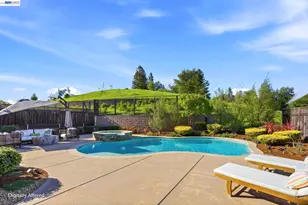 201 Willowbrook Ln, Moraga, CA 94556 - Photo 26
