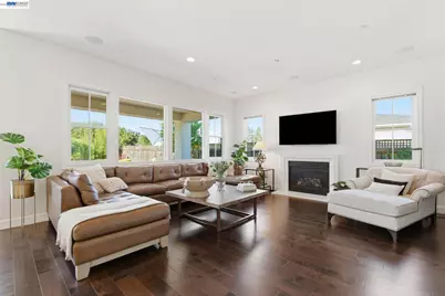 201 Willowbrook Ln, Moraga, CA 94556 - Photo 4