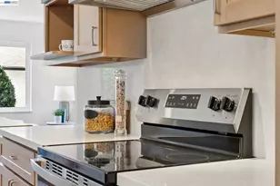 13048 Brookpark Rd, Oakland, CA 94619 - Photo 20