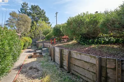 13048 Brookpark Rd, Oakland, CA 94619 - Photo 56