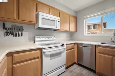 7584 Silvertree Ln, Dublin, CA 94568 - Photo 4