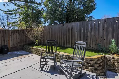 7584 Silvertree Ln, Dublin, CA 94568 - Photo 18