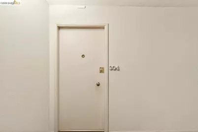 250 Whitmore St #304, Oakland, CA 94611 - Photo 8