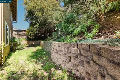 120 Persimmon Dr, Vallejo, CA 94589 - Photo 24