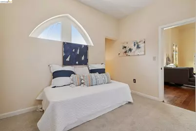 6300 Shattuck Ave #1, Oakland, CA 94609 - Photo 28