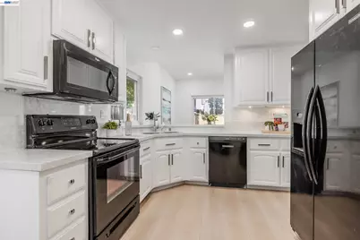 4900 Creekwood Dr, Fremont, CA 94555 - Photo 10