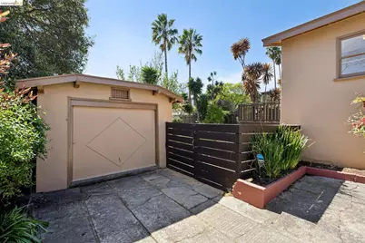 715 Hillgirt Cir, Oakland, CA 94610 - Photo 34