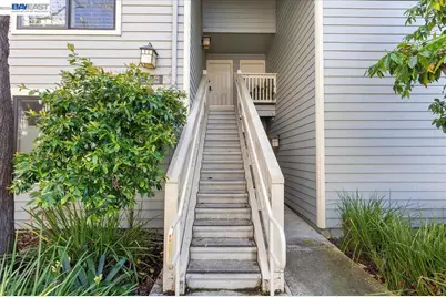130 Lakeshore Ct, Richmond, CA 94804 - Photo 2