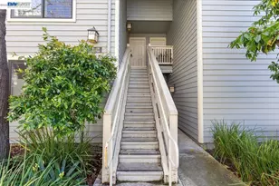 130 Lakeshore Ct, Richmond, CA 94804 - Photo 2