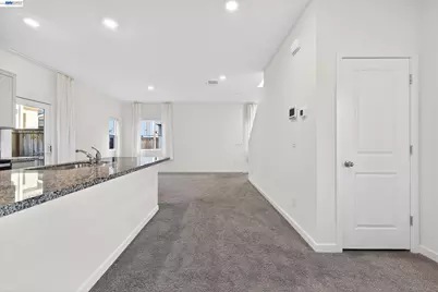 7000 Santa Venetia Pl, Roseville, CA 95747 - Photo 16