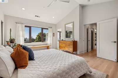 2588 Scout Rd, Oakland, CA 94611 - Photo 40