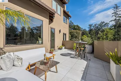 2588 Scout Rd, Oakland, CA 94611 - Photo 32