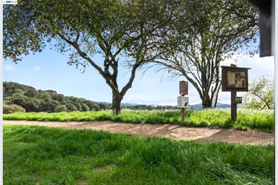 5170 Saddle Brook Dr, Oakland, CA 94619 - Photo 28