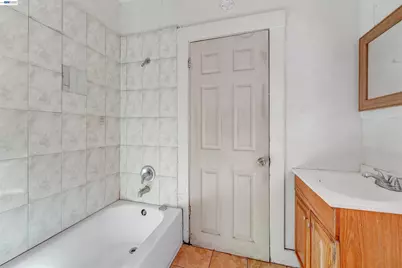 1061 71st Ave, Oakland, CA 94621 - Photo 14