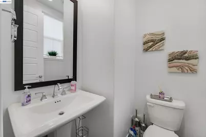 7228 Carneros Ln, Dublin, CA 94568 - Photo 8