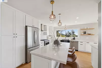 5969 Rincon Dr, Oakland, CA 94611 - Photo 10